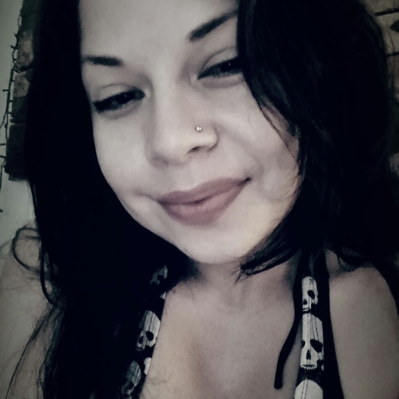 Meet your Posher, Jenn - Picture 1 of 1
